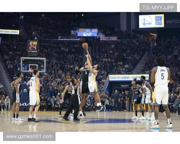 文班季前赛失误七次 米奇:尝试多种打法与阵容磨合为主 文班季前赛失误七次 米奇:尝试多种打法与阵容磨合为主