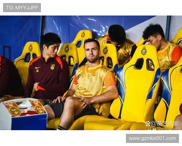 太阳报:B费休息期间到训练基地观摩替补球员训练展现领袖风范 太阳报:B费休息期间到训练基地观摩替补球员训练展现领袖风范